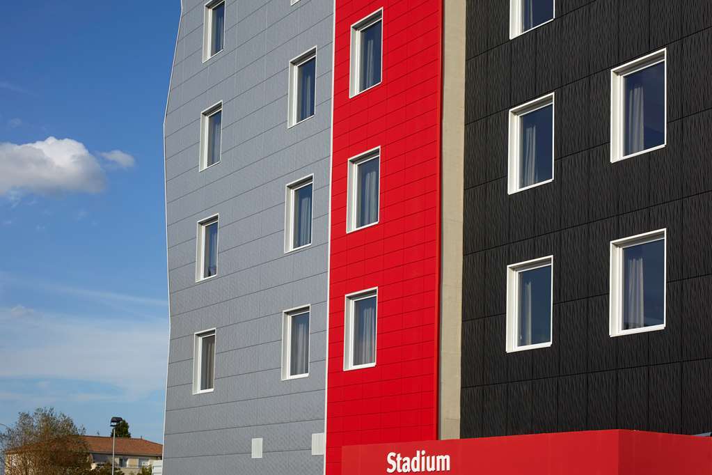 Kyriad Lyon Est Stadium Eurexpo Meyzieu Bagian luar foto