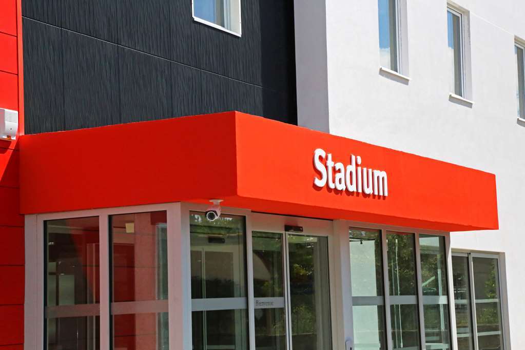 Kyriad Lyon Est Stadium Eurexpo Meyzieu Bagian luar foto